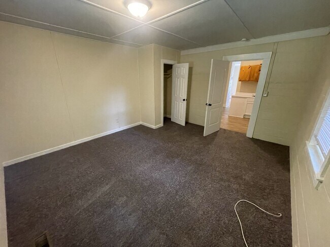 Building Photo - 1 Bedroom 1 Bathroom