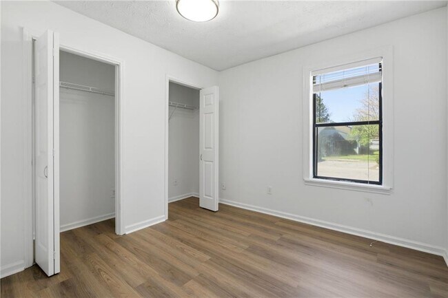 Building Photo - 129 Sandalwood Cir