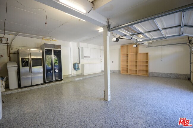 Building Photo - 3119 Hutton Dr