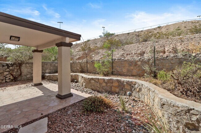 Building Photo - 205 N Alto Mesa Dr