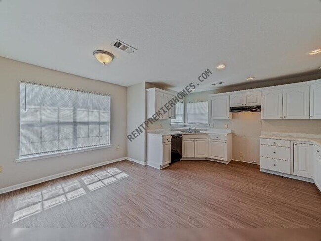 Building Photo - 2910 Falcon Ct