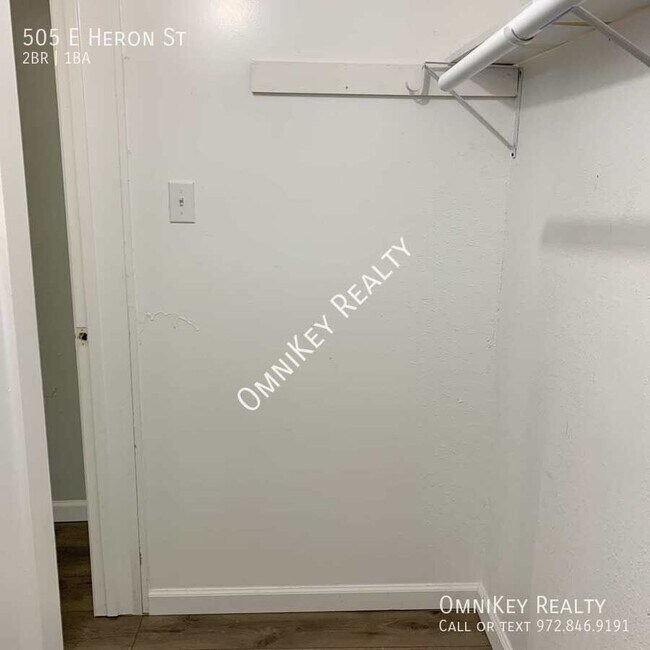 Building Photo - 505 E Heron St