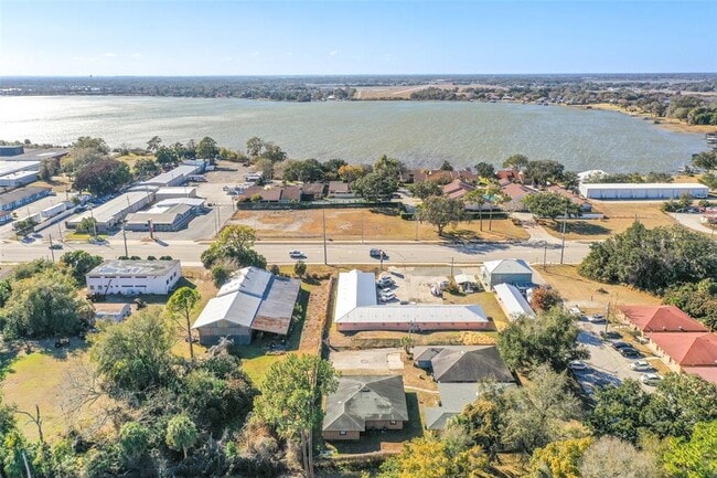 Building Photo - 102 Oak Crest Dr NW