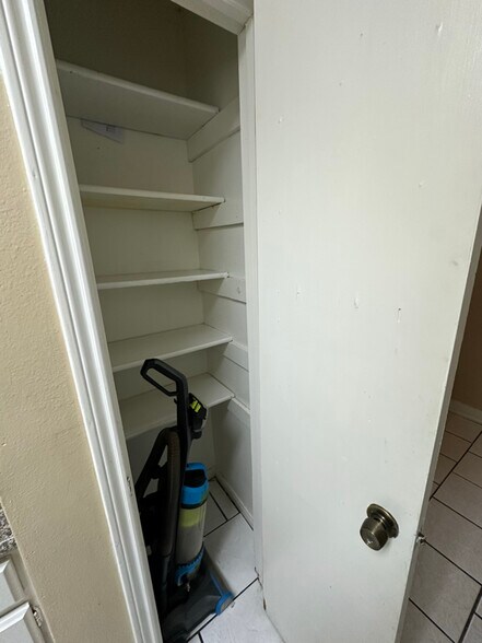 Building Photo - 222 Sandra Del Mar Dr