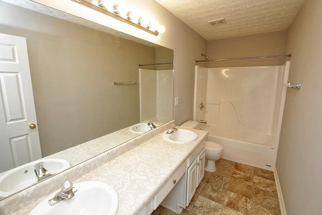 Building Photo - 3508 Hill Pond Dr NE