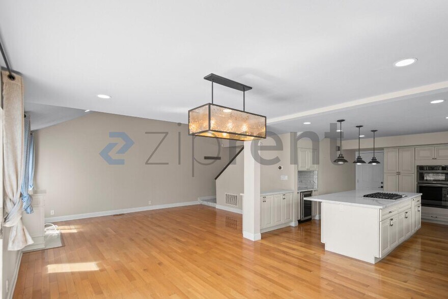 Building Photo - Unit