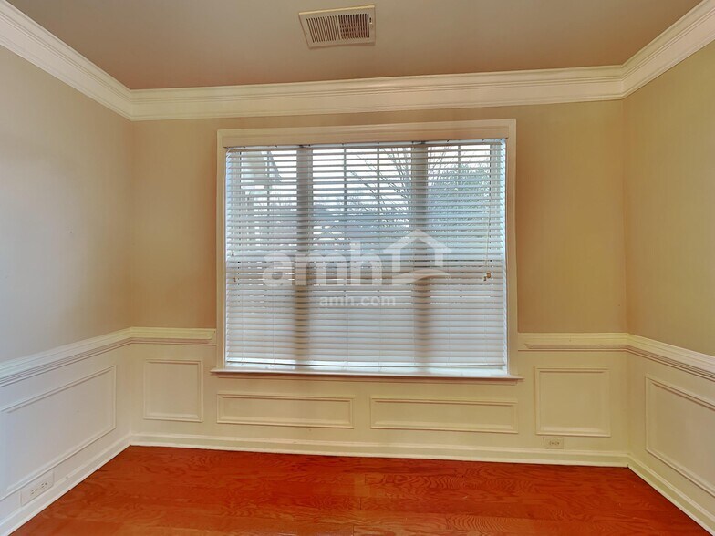 Building Photo - 5177 Rosewood Pl