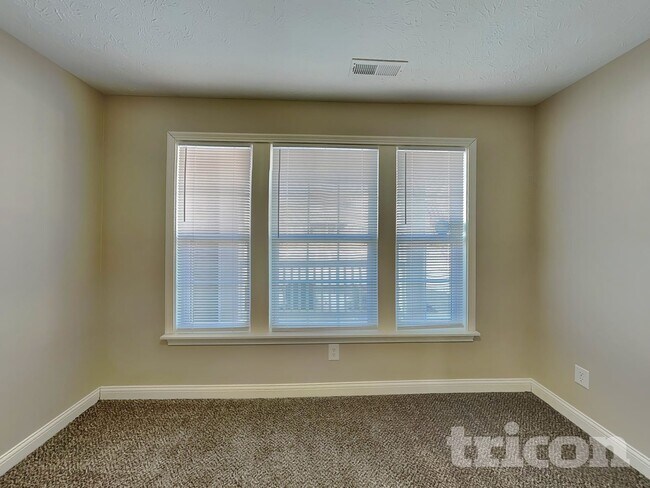 Building Photo - 3345 Deerbrook Dr