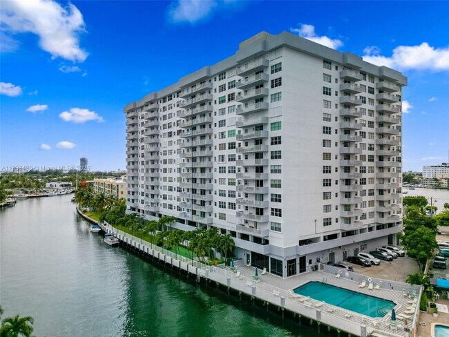Building Photo - 137 Golden Isles Dr