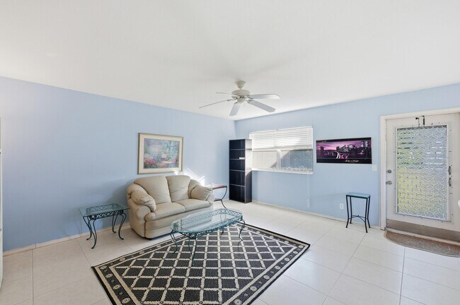 Building Photo - 669 Saxony Trail