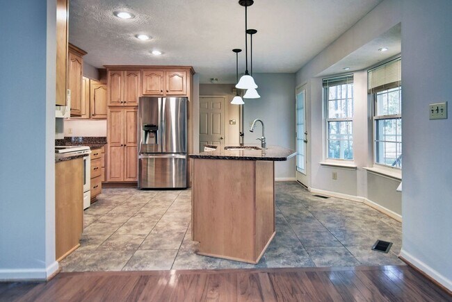 Building Photo - Updated Poquoson Home on Large Lot