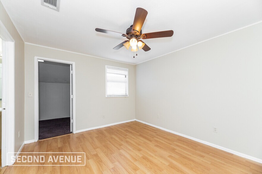 Building Photo - 1226 Bayshore Dr N