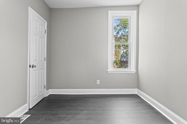 Building Photo - 5427 Ridgewood St