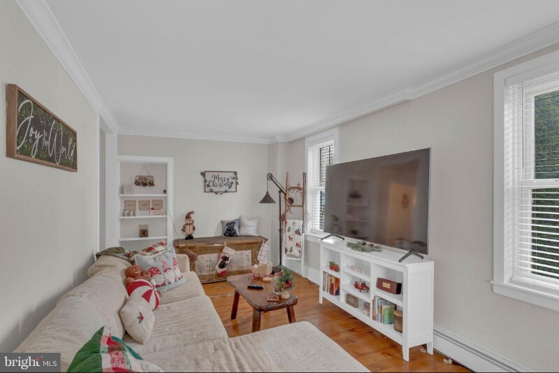 Building Photo - 132 S Main St