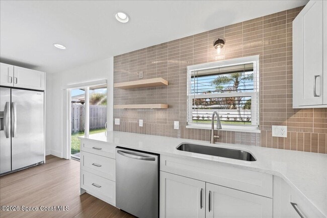 Building Photo - 122 1st Ave