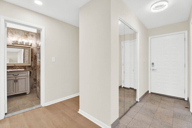 Building Photo - 3BD | 3BTH - NEWLY RENOVATED - ON SYLVAN LAKE