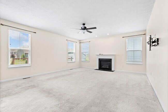 Building Photo - 2214 Larkspur Dr