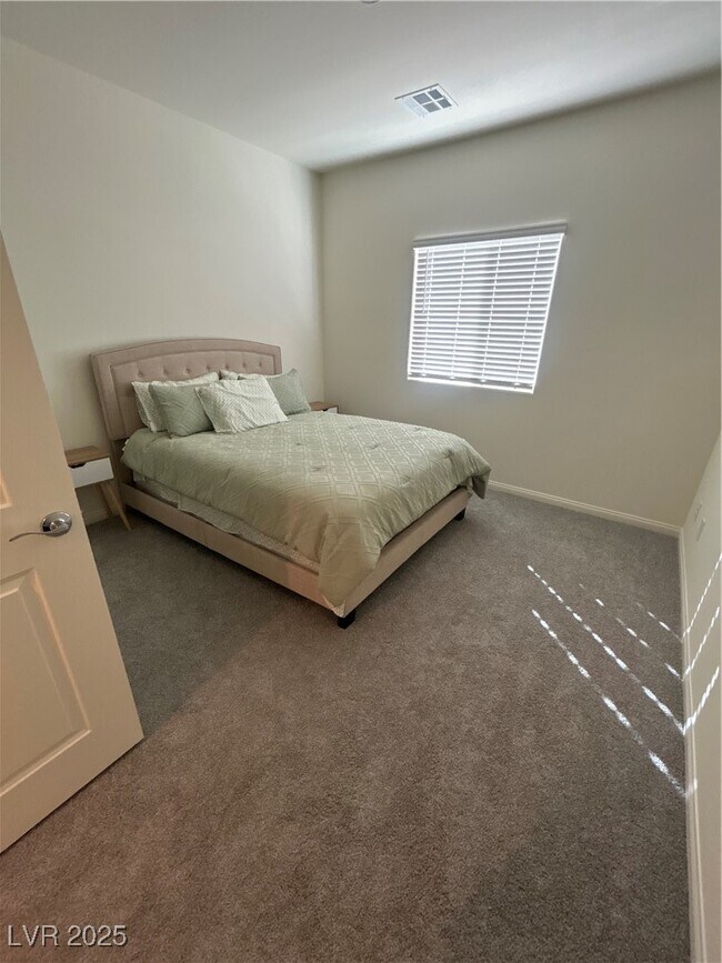 Building Photo - 213 Late Harvest Ave