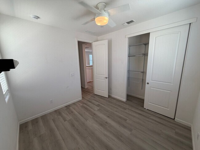 Building Photo - 3 Bedroom | 2.5 Bathroom | Single Family Home