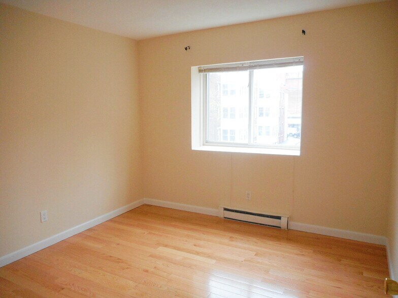 Building Photo - 10 Scottfield Rd