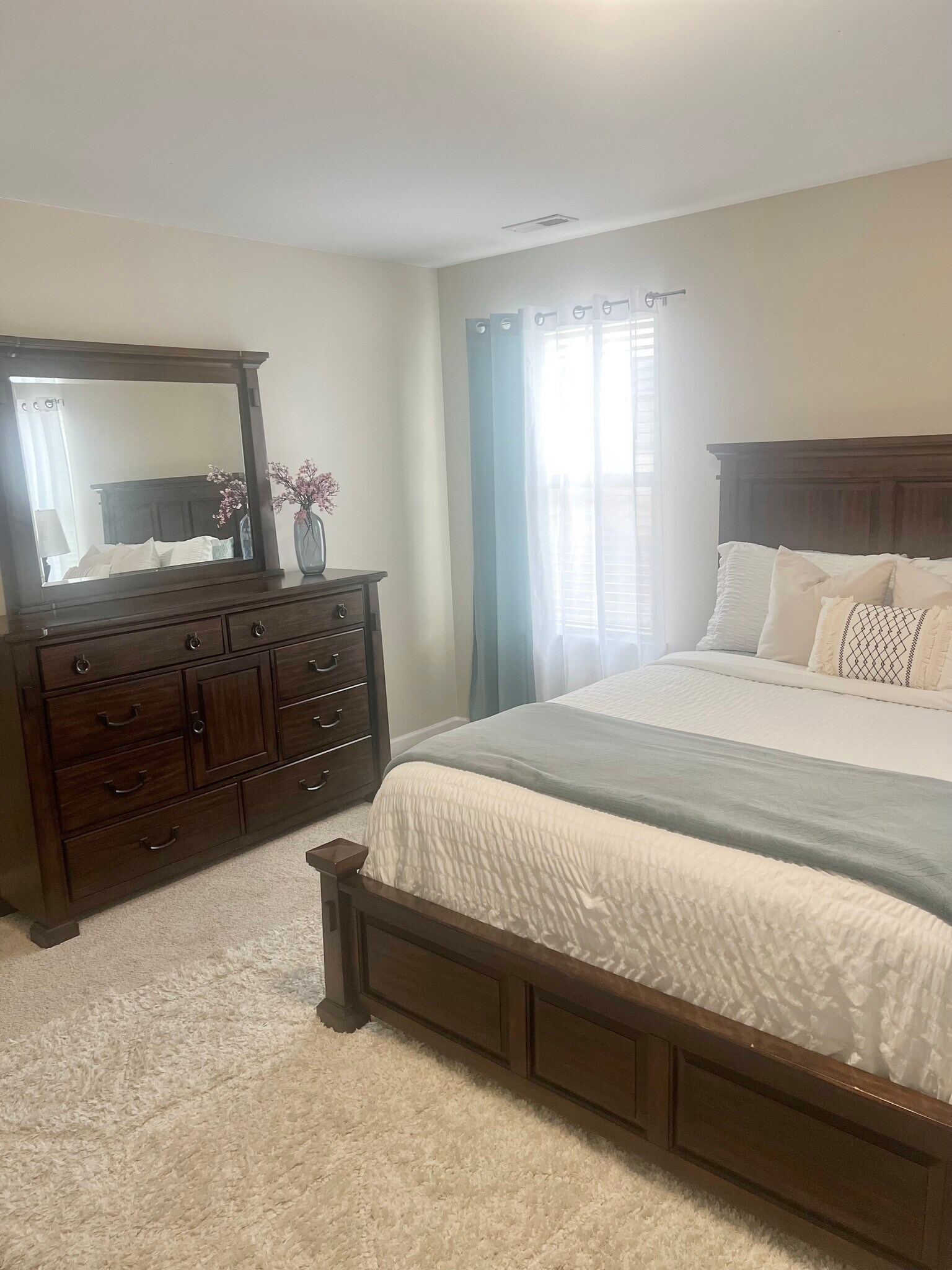 Building Photo - 31 White Pine Way