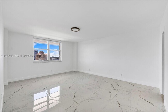 Building Photo - 336 N Birch Rd