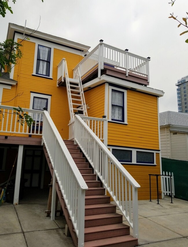 Building Photo - 1632 State St