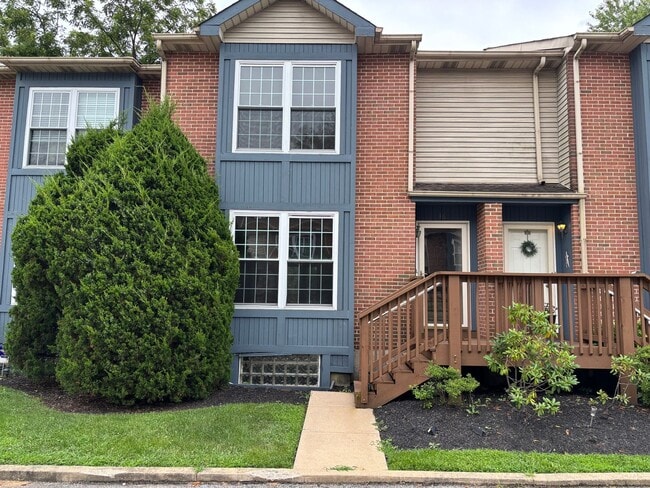 Primary Photo - Abbey Lane Townhome 3 Beds 3 Baths!!