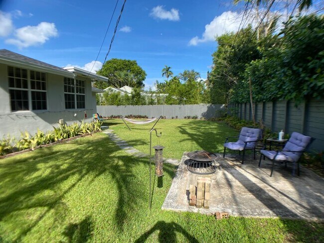 Building Photo - 5830 SW 47th St