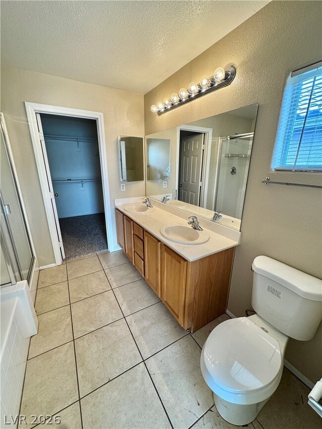 Building Photo - 3805 Hollycroft Dr