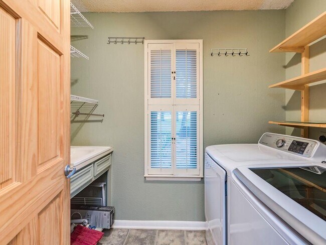 Building Photo - 9805 Murmuring Creek Dr