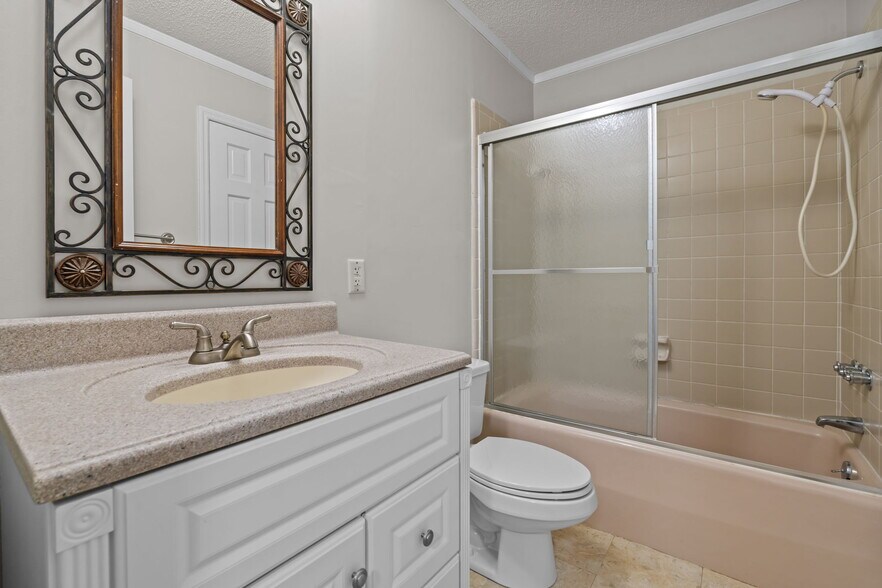 Building Photo - 53 Pine Lake Dr