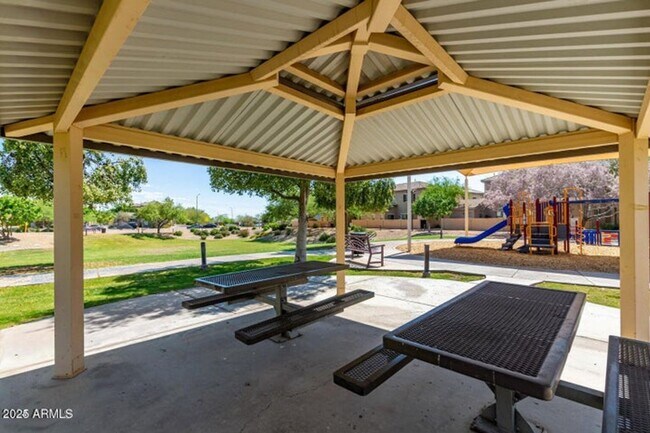 Building Photo - Lifestyle and convenience all in one!