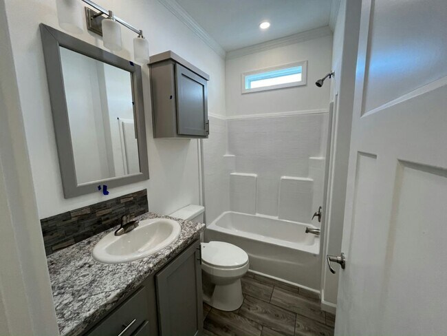 Building Photo - 246 Caviller Ct