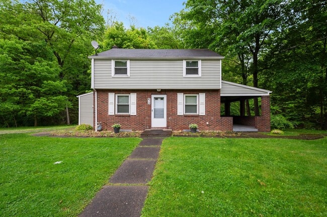 Building Photo - Stunning 3 bedroom home in Wilkins Township available June 15!