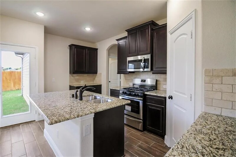 Building Photo - 630 Redwood Dr