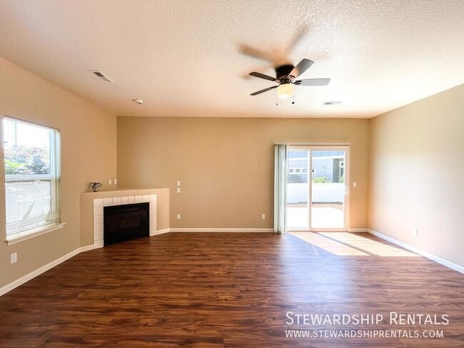 Building Photo - 618 Camden Ln