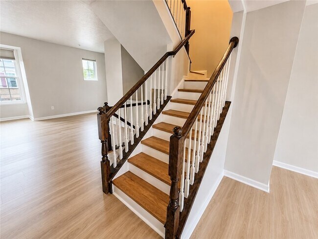 Building Photo - 1502 Pointe View Dr