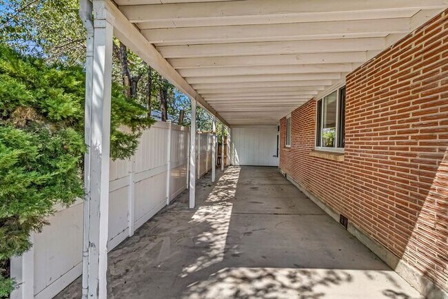 Building Photo - Charming 3-Bedroom Home Near CMU with Bonus Room