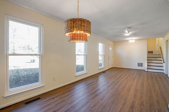 Building Photo - 908 Ryecroft Rd