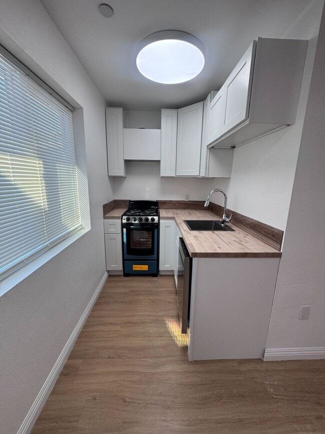 Building Photo - 1906 Filson St UNITS A, B, C