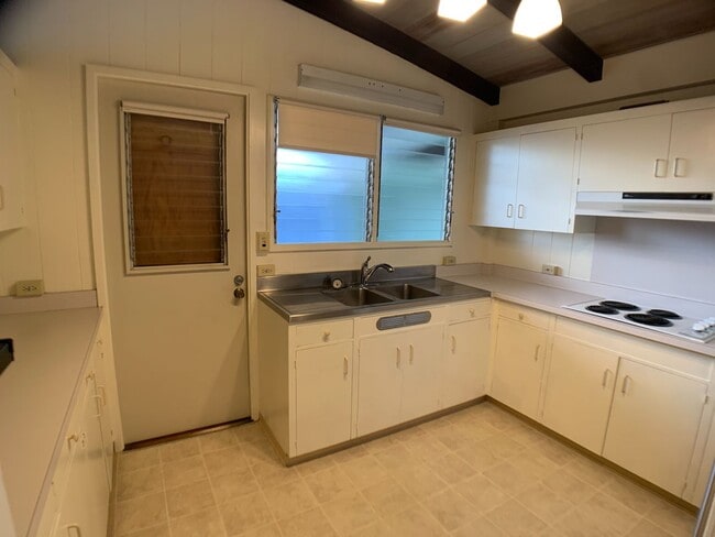 Building Photo - Moanalua Gardens (Honolulu) - Great Location - 3 bedroom home