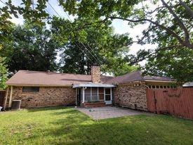Building Photo - 2821 Maydelle Ln