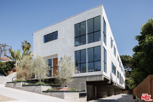 Building Photo - 1628 1/2 Micheltorena St