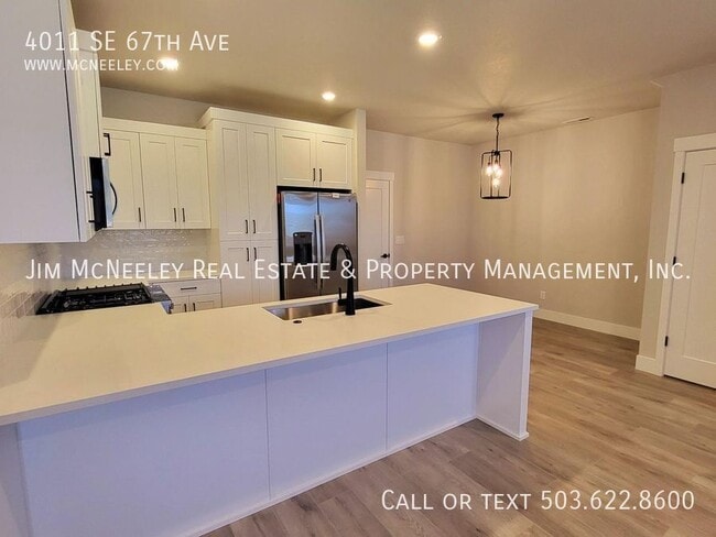 Building Photo - 4011 SE 67th Ave