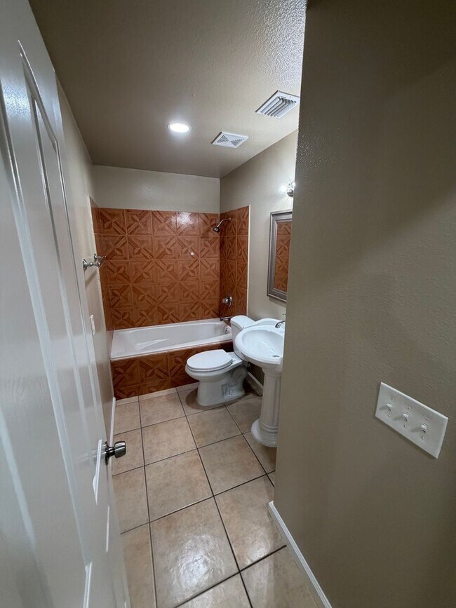 Building Photo - Apply today