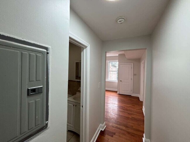Building Photo - 162 Bergen Ave