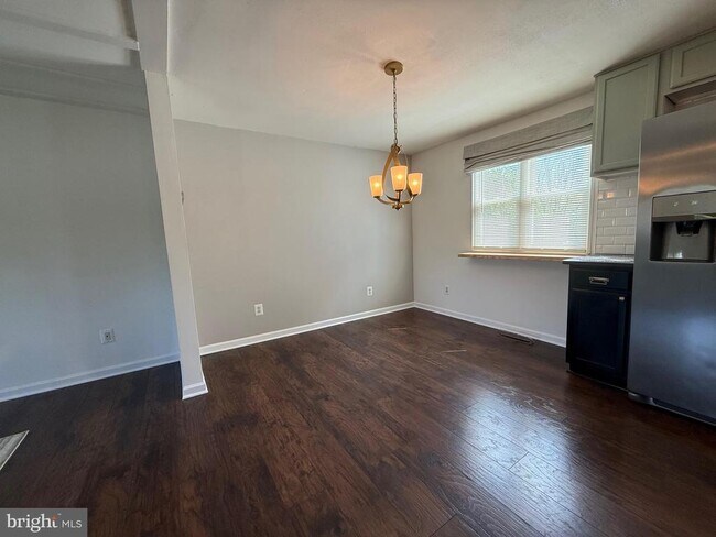 Building Photo - 5079 Macnamara Dr