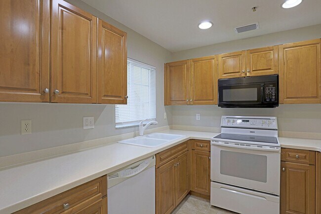 Building Photo - Villages of Stoneybrook 12000-1403