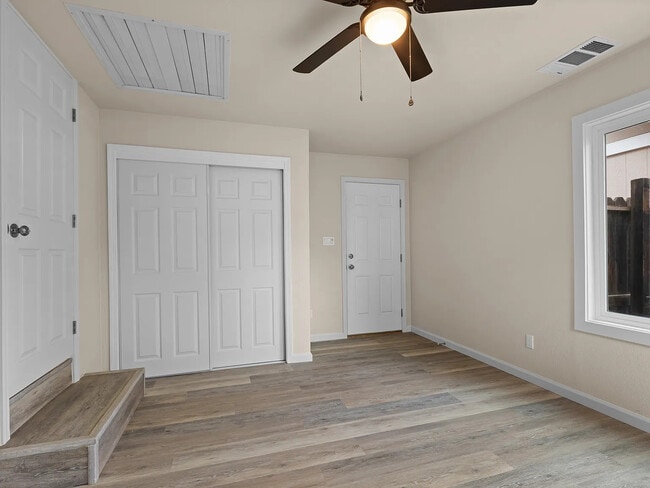 Building Photo - 1032 Pendegast St